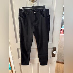 Black Skinny Jeans